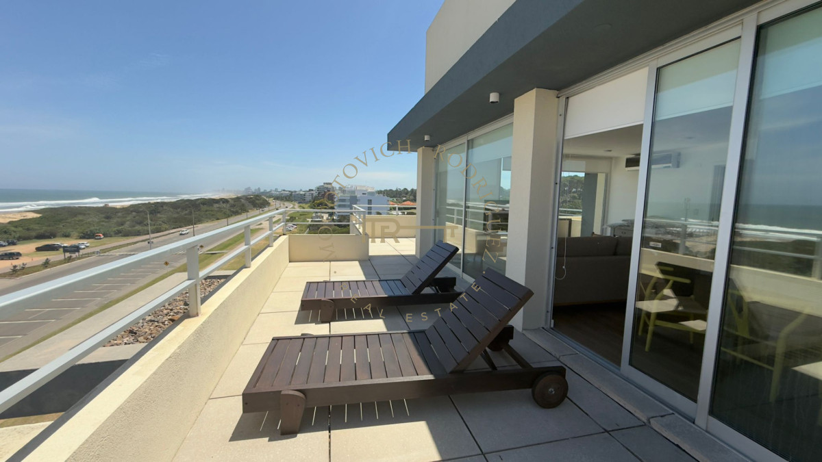 Apartamento ID.650 - Apartamento en alquiler temporal, penthouse con parrillero 3 dormitorios- Playa Brava
