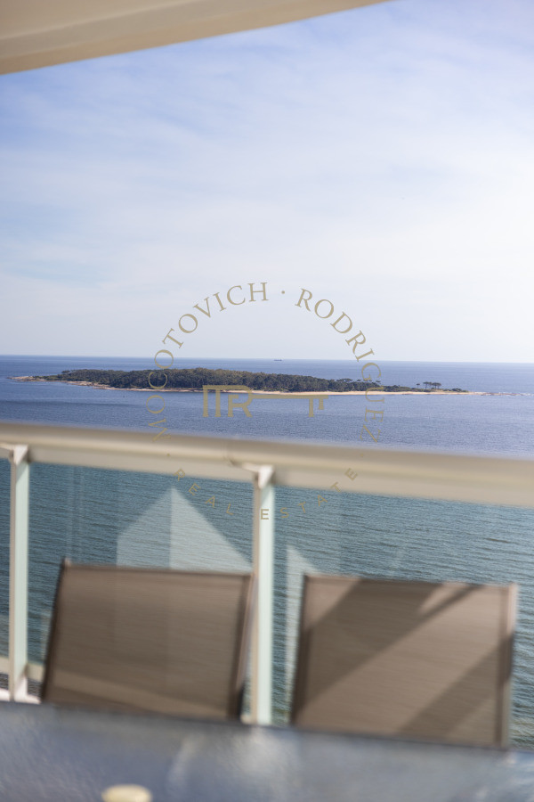 Apartamento ID.7 - Aquarela duplex en venta 4 dormitorios en venta. Playa Mansa. Punta del Este