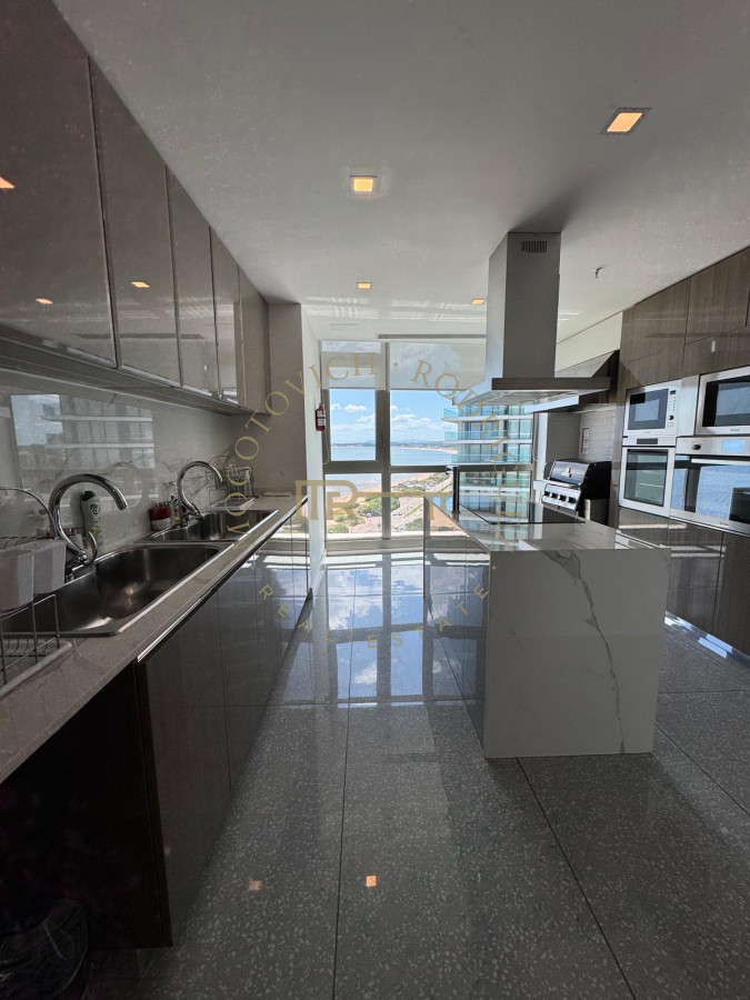 Apartamento ID.2527 - Fendi, Esquinero en venta a Punta Ballena de 4 dormitorios impresionante vista. 