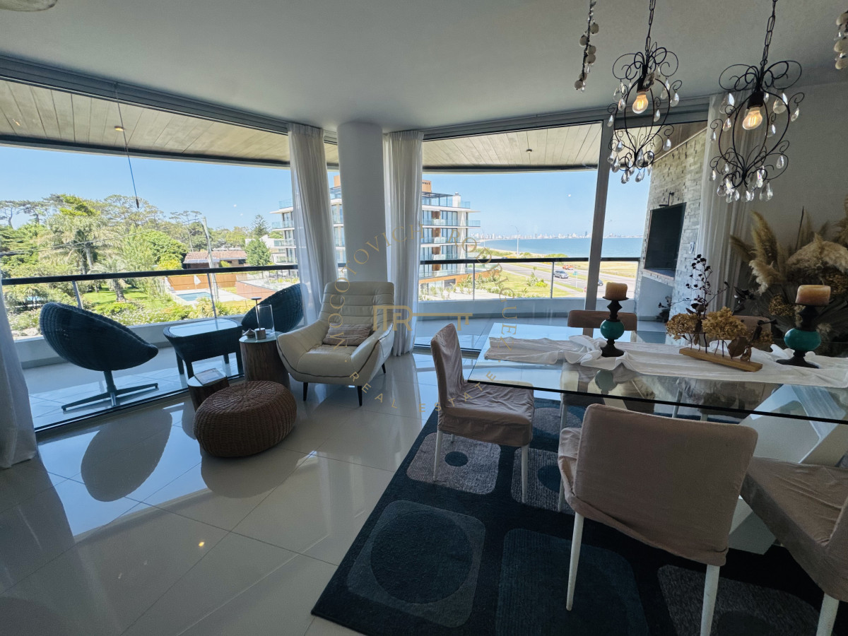 Apartamento ID.235 - Apartamento en venta  2 dormitorios con vista al mar y parrilla propia - Playa Mansa Punta del Este
