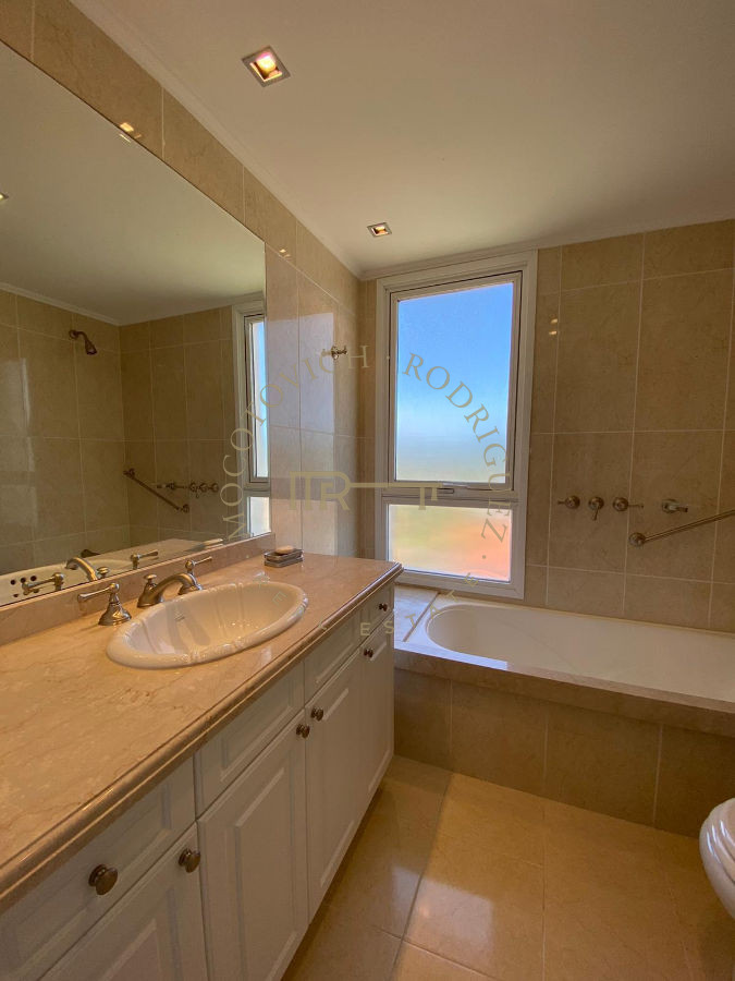 Apartamento ID.513 - Le Jardin apartamento en venta tres dormitorios y dependencia.
