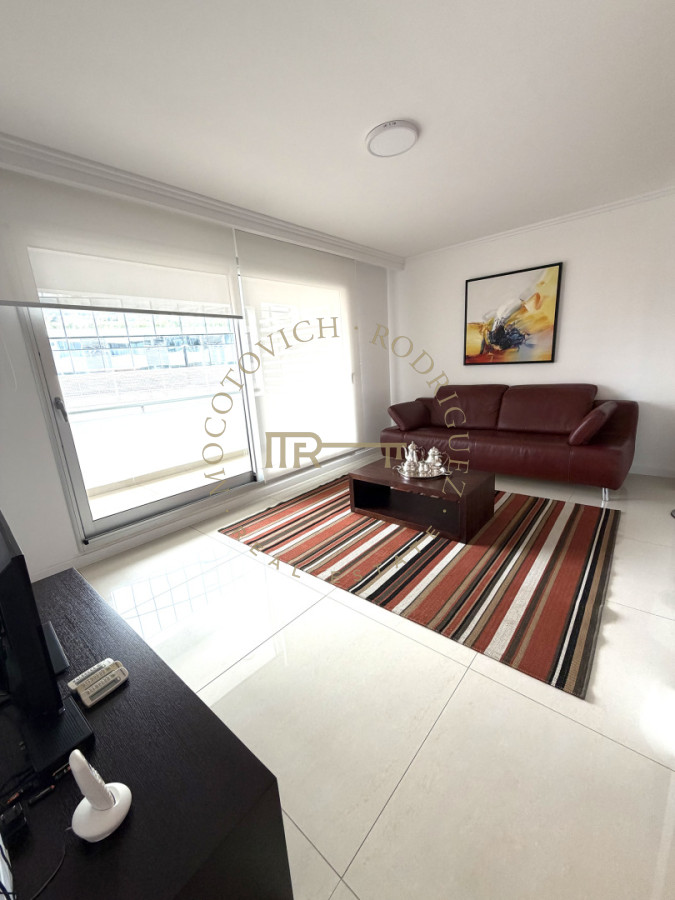 Apartamento ID.4243 - Apartamento de 4 dormitorios más dep. de servicio con vista al puerto de Punta del Este 
