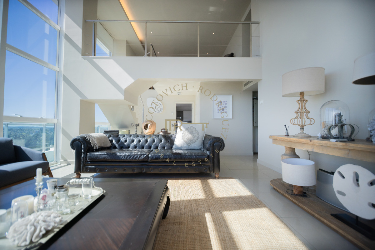 Apartamento ID.7 - Aquarela duplex en venta 4 dormitorios en venta. Playa Mansa. Punta del Este