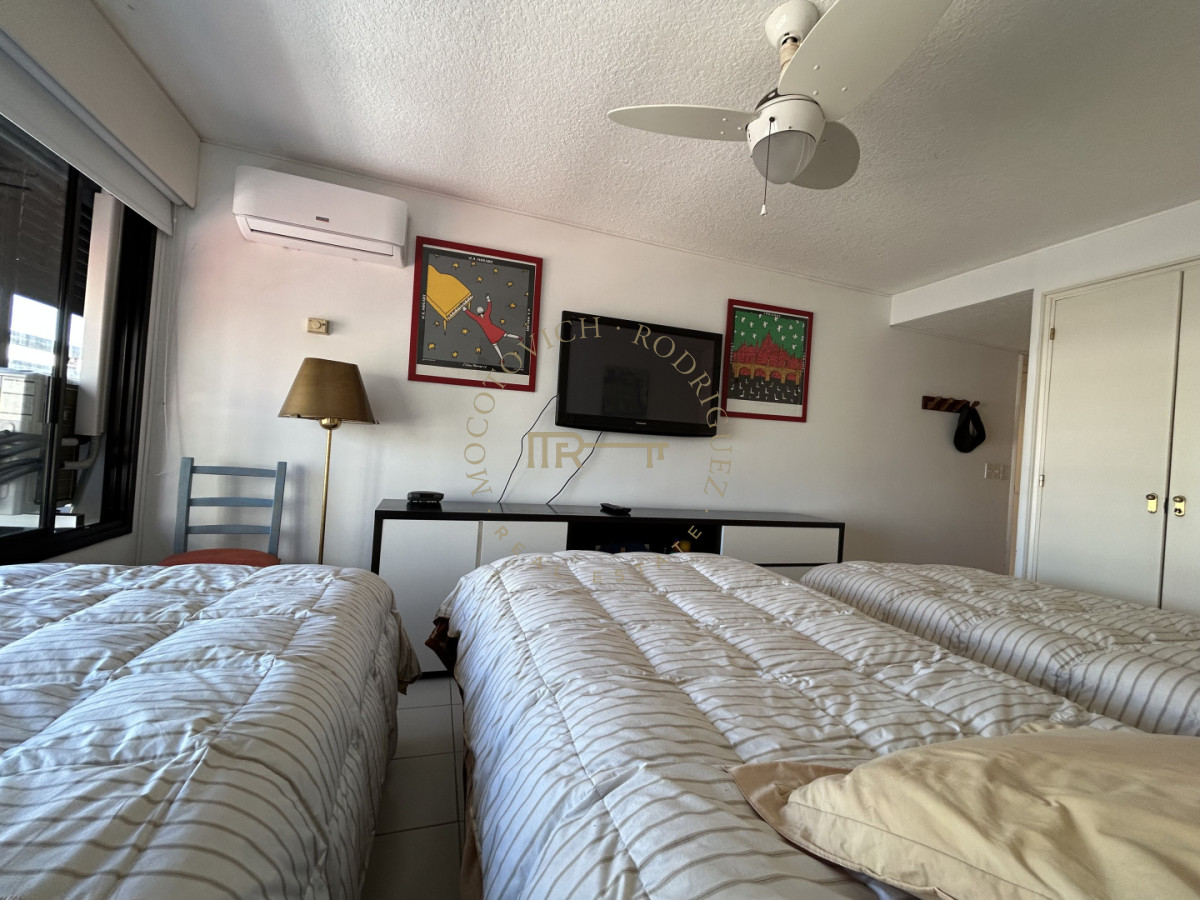 Apartamento ID.4234 - Apartamento en venta de 3 dormitorios mas dep. frente al puerto de Punta del Este.