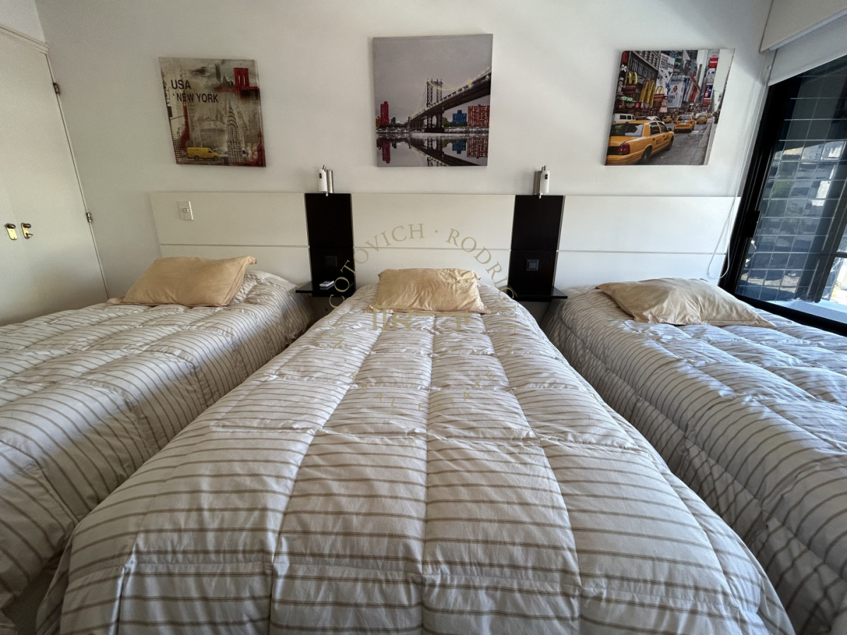 Apartamento ID.4234 - Apartamento en venta de 3 dormitorios mas dep. frente al puerto de Punta del Este.