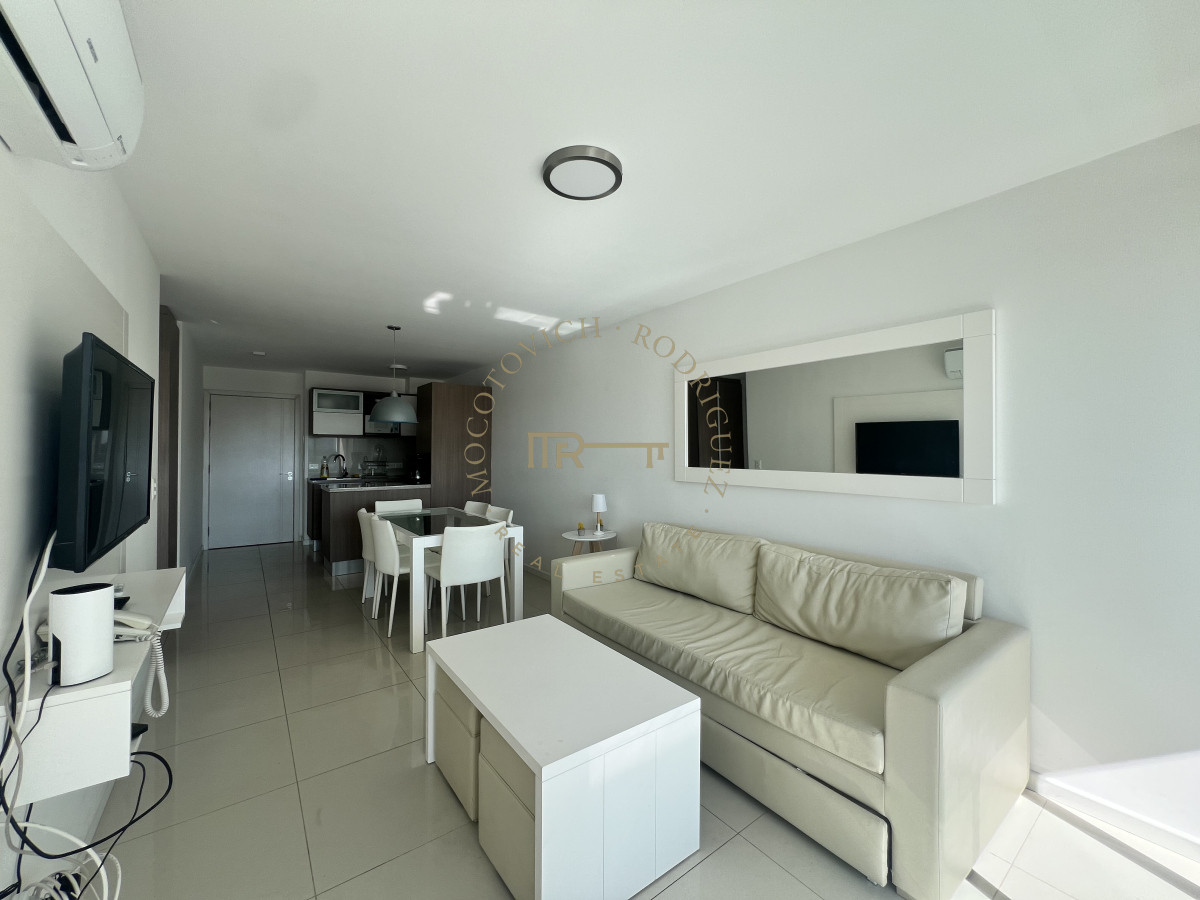 Apartamento ID.3226 - Apartamento de 1 dormitorio a pasos de todo y con amenities. Punta del Este. Verano 2026