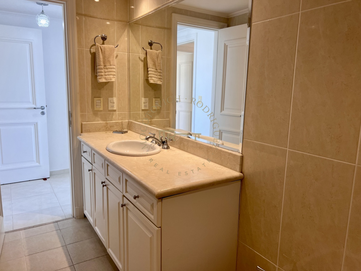 Apartamento ID.289 - Apartamentoen venta  Millenium  3 dormitorios más dep. Playa Mansa Punta del Este.