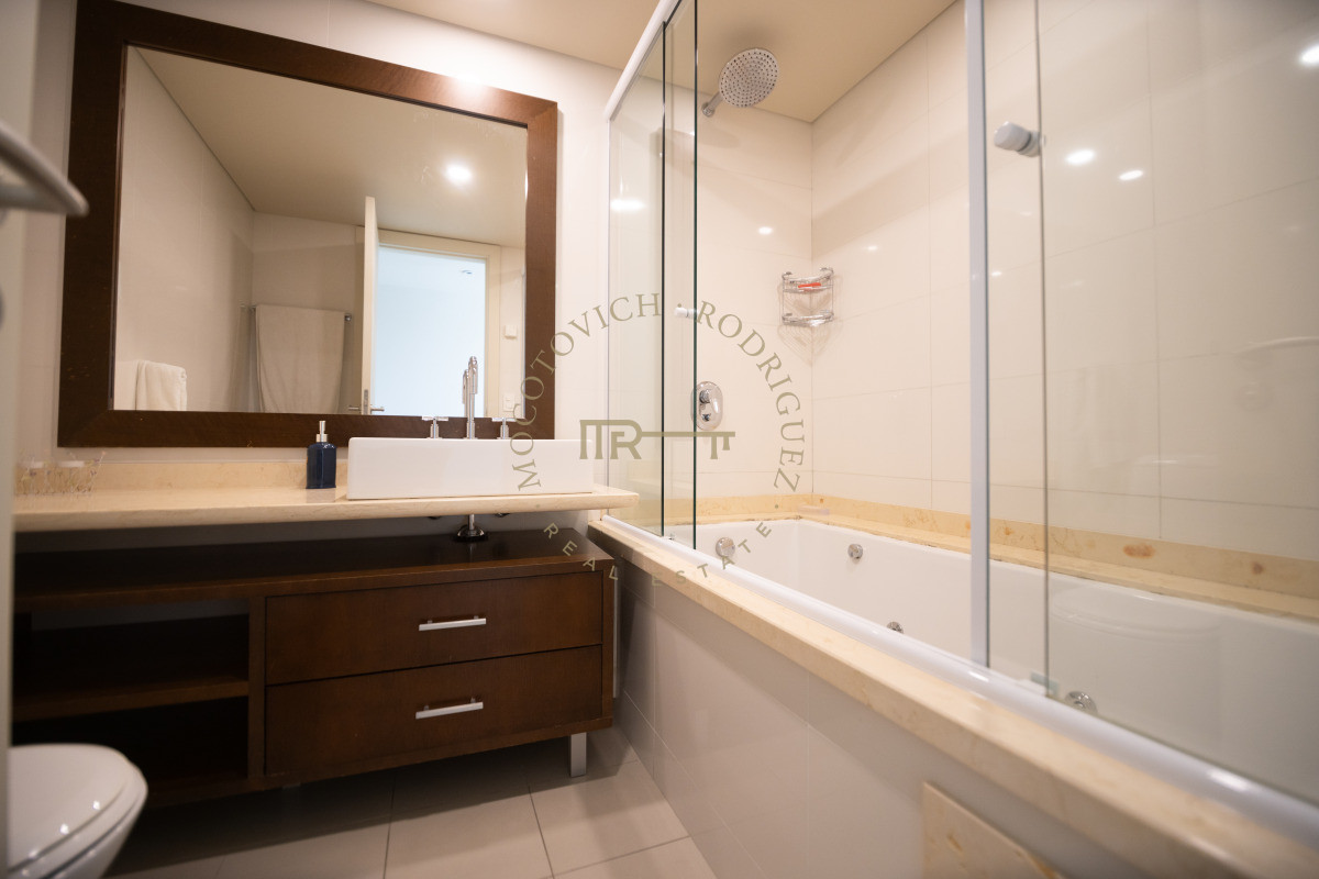 Apartamento ID.7 - Aquarela duplex en venta 4 dormitorios en venta. Playa Mansa. Punta del Este