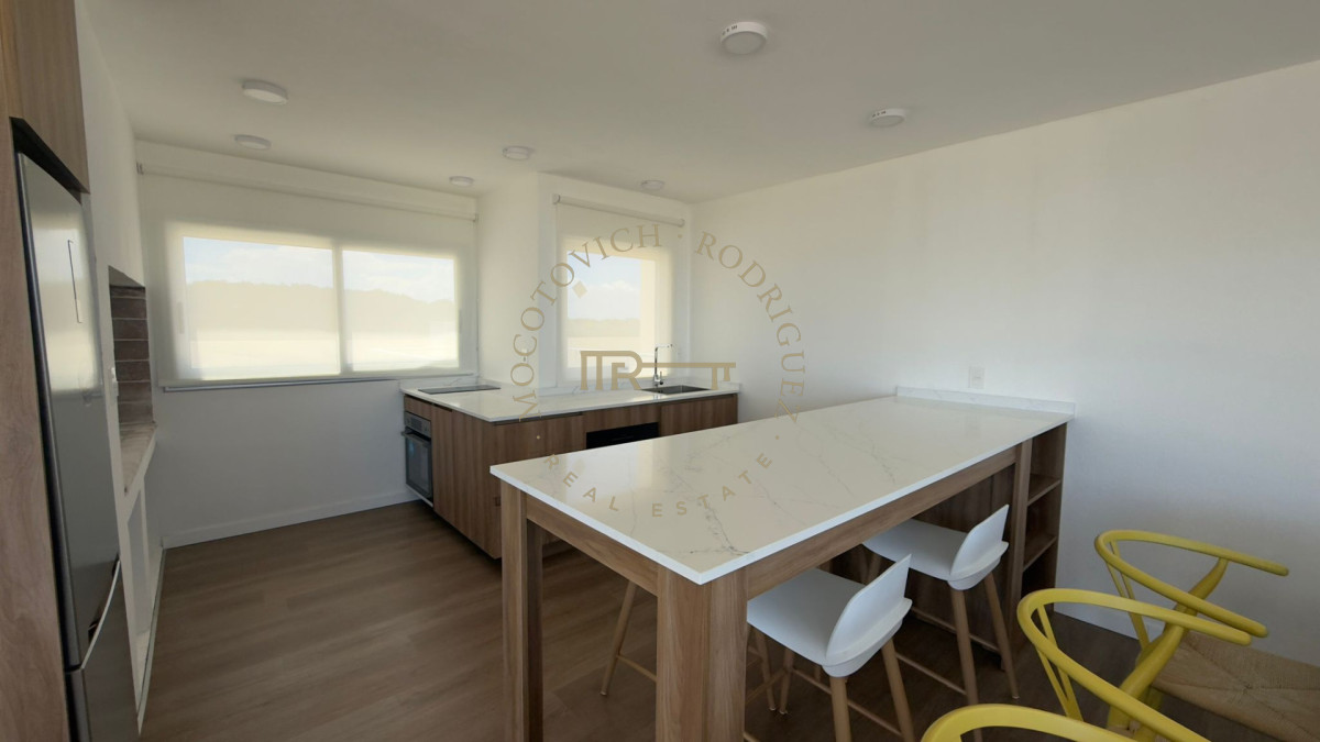 Apartamento ID.650 - Apartamento en alquiler temporal, penthouse con parrillero 3 dormitorios- Playa Brava