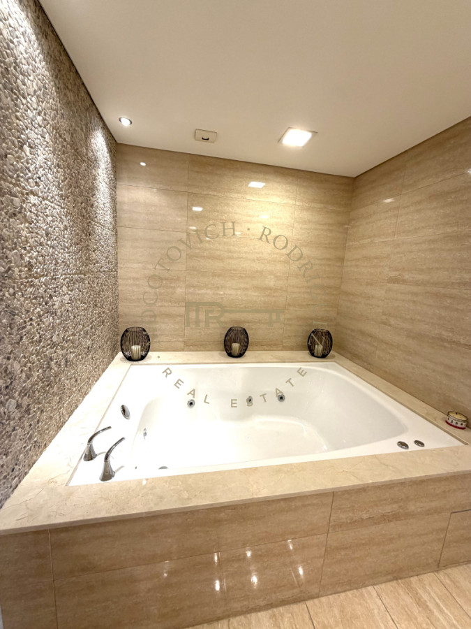 Apartamento ID.4243 - Apartamento de 4 dormitorios más dep. de servicio con vista al puerto de Punta del Este 