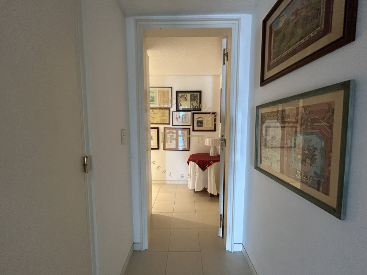 Apartamento ID.4234 - Apartamento en venta de 3 dormitorios mas dep. frente al puerto de Punta del Este.