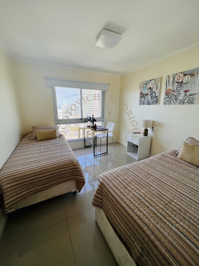 Apartamento ID.1009 - Wind Tower piso alto con vista en venta 2 dormitorios. Punta del Este.