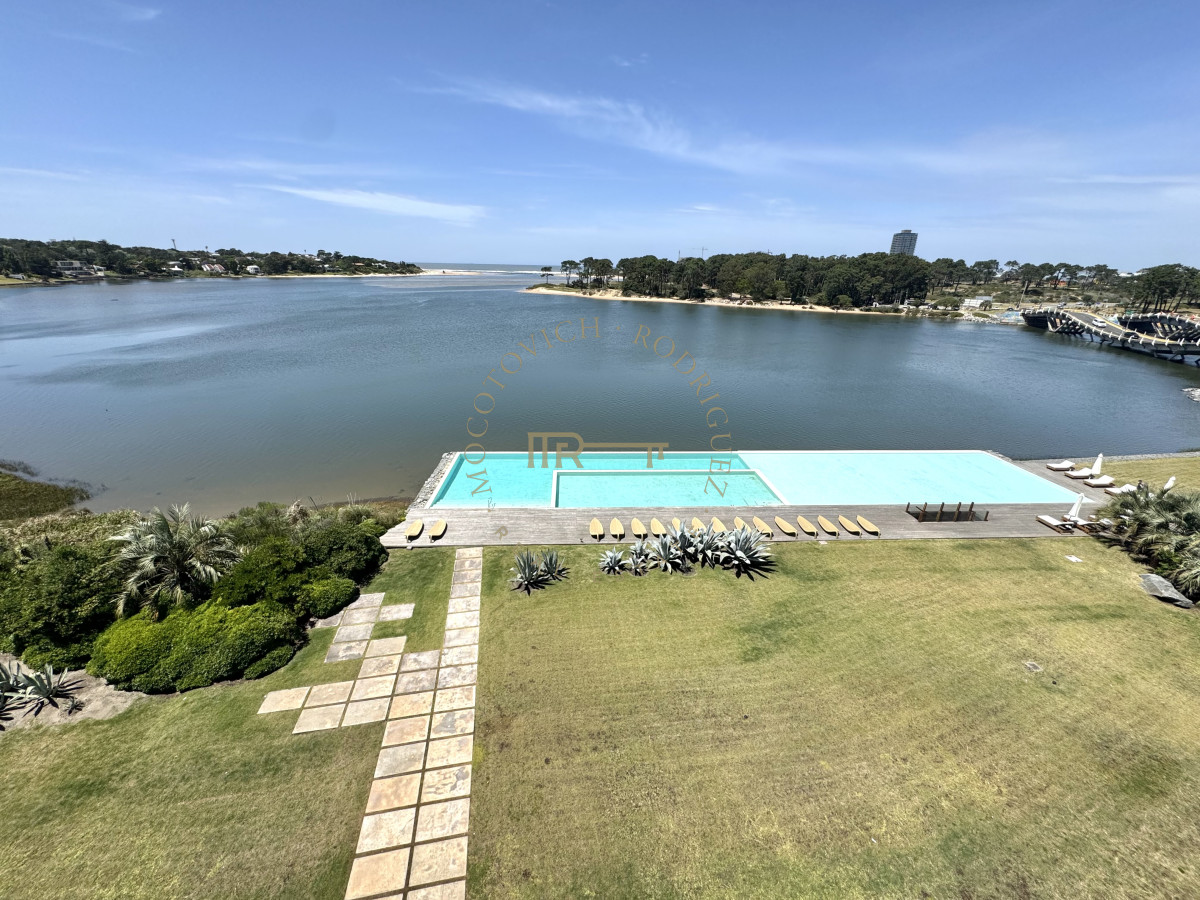 Apartamento ID.4088 - Delamar Pent House en venta con piscina y parrilla propia. La Barra. 