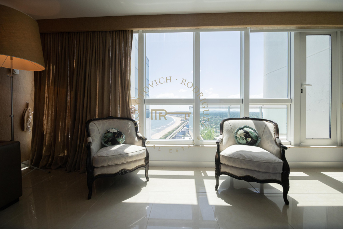 Apartamento ID.3032 - Torre Aquarela exclusivo apartamento en venta 4 dormitorios y dep. de servicio.