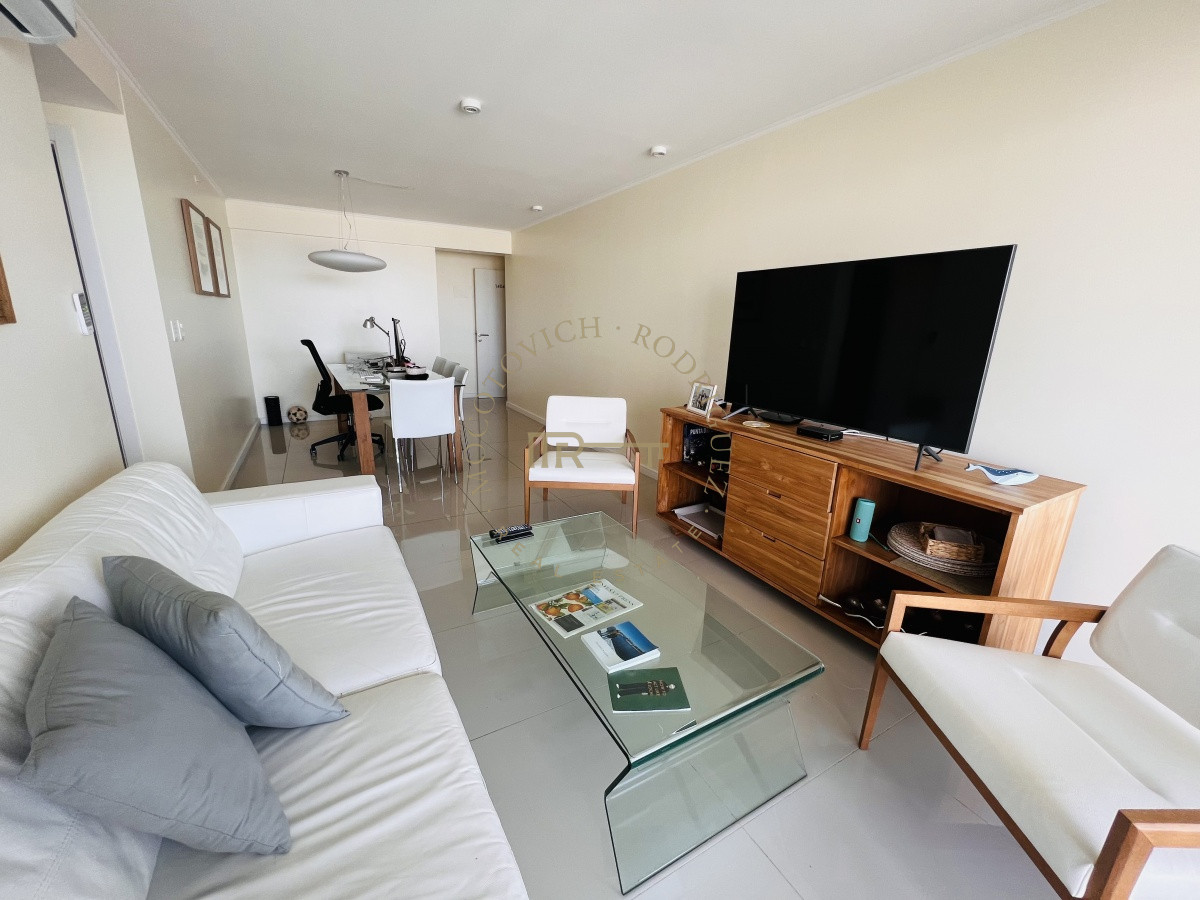 Apartamento ID.1009 - Wind Tower piso alto con vista en venta 2 dormitorios. Punta del Este.