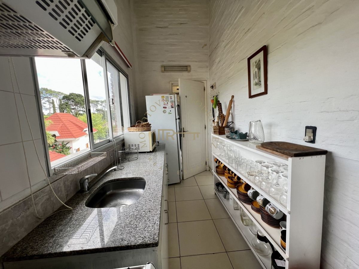 Apartamento ID.512 - Apartamento en alquiler anual . 2 dormitorios  - Punta del Este