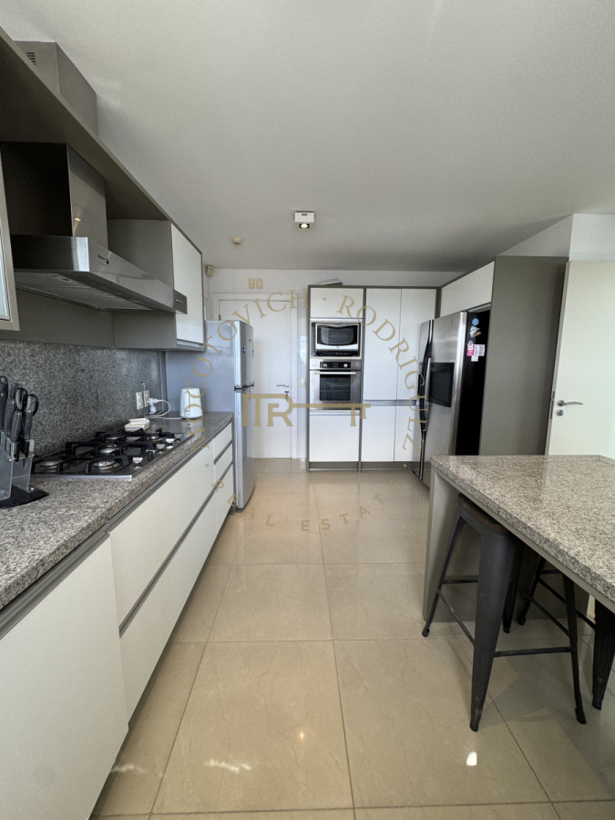Apartamento ID.7 - Aquarela duplex  4 dormitorios en venta. Playa Mansa. Punta del Este