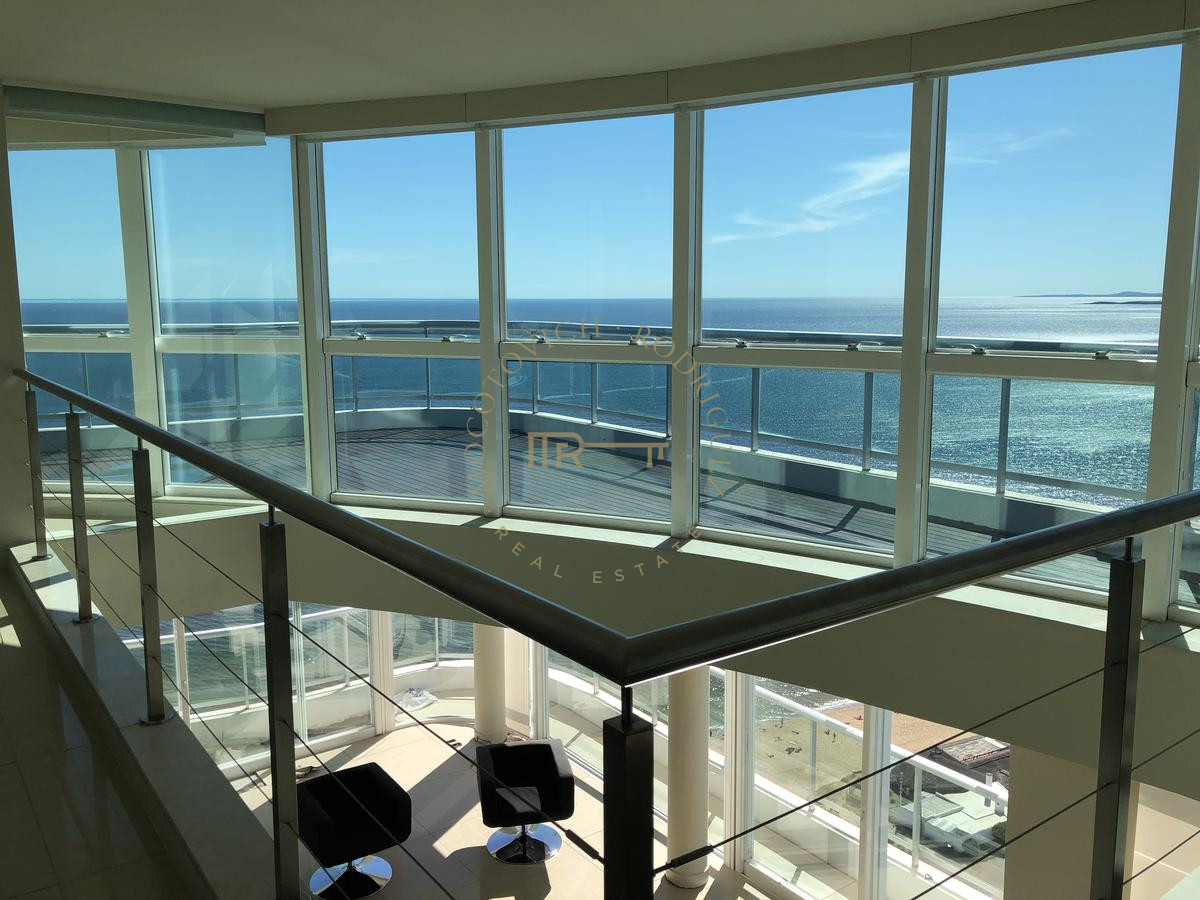 Apartamento ID.1064 - Venta y alquiler anual exclusivo Pent House Aquarela  3 dormitorios y dep. 