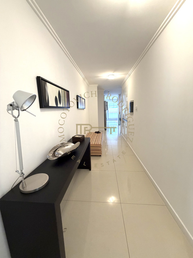 Apartamento ID.4243 - Apartamento de 4 dormitorios más dep. de servicio con vista al puerto de Punta del Este 