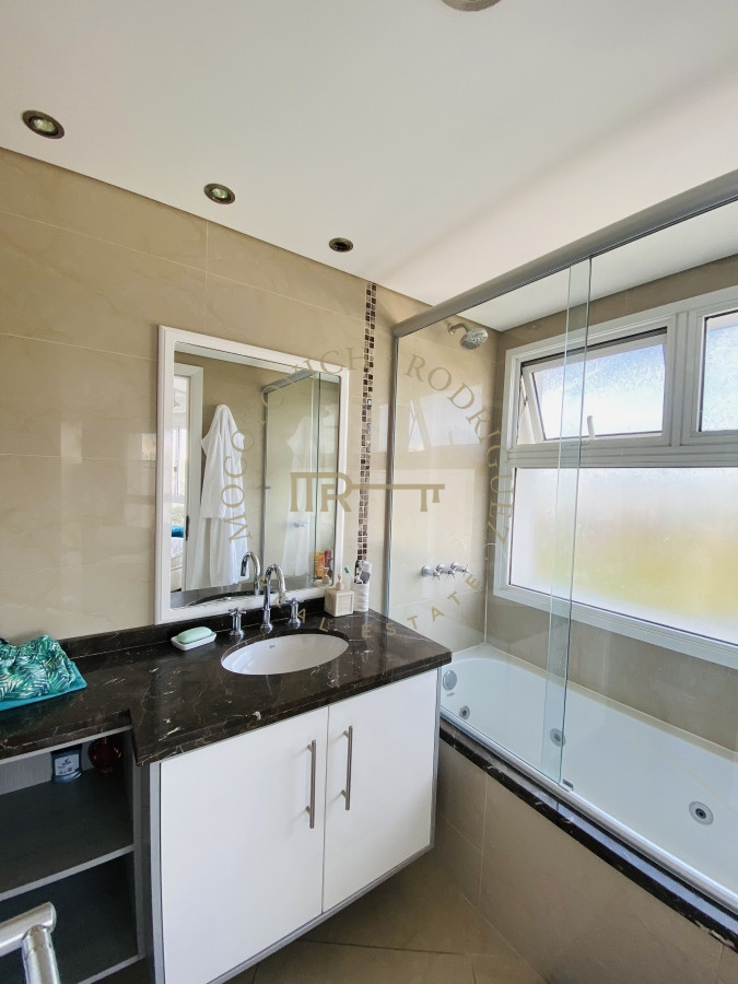 Apartamento ID.2255 - Casino Tower tres dormitorios en alquiler de verano 2024. 