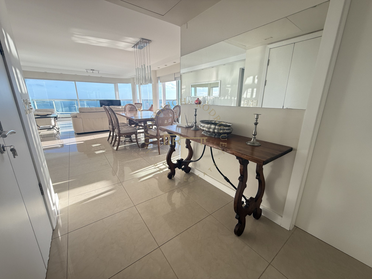 Apartamento ID.28 - Aquarela apartamento 2 dormitorios y dependencia. Alquiler Temporal. Piscina vista -Punta del Este