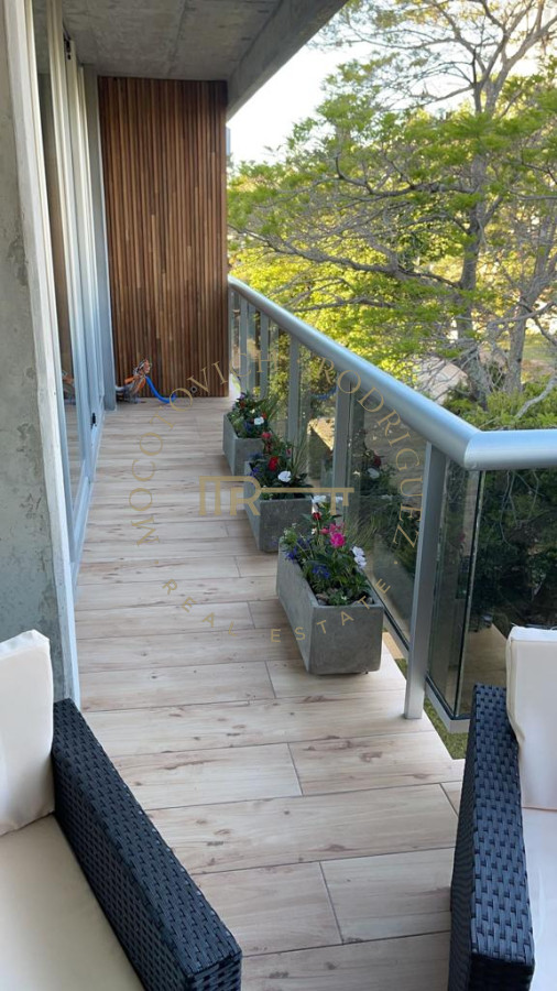 Apartamento ID.2511 - Apartamento en venta Punta del Este. Dos dormitorios y dos baños. Con amenities.  
