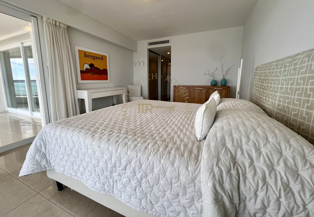 Apartamento ID.2794 - Alquiler de invierno en torre Aquarela. 3 dormitorios en suite y vista al mar. 