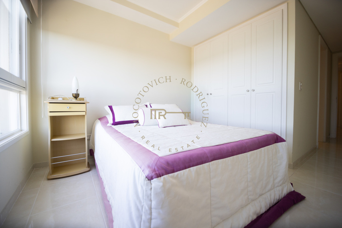 Apartamento ID.3937 - Le Jardin apartamento en venta de 4 suites más servicio. Piso alto vista . Punta del Este