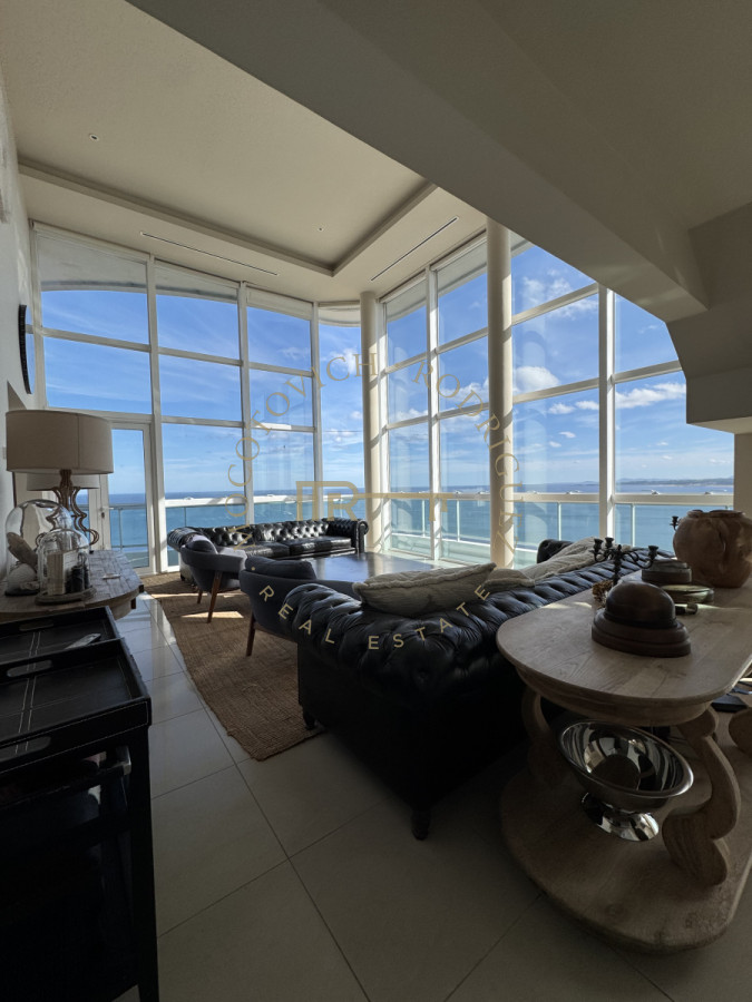 Apartamento ID.7 - Aquarela duplex  4 dormitorios en venta. Playa Mansa. Punta del Este