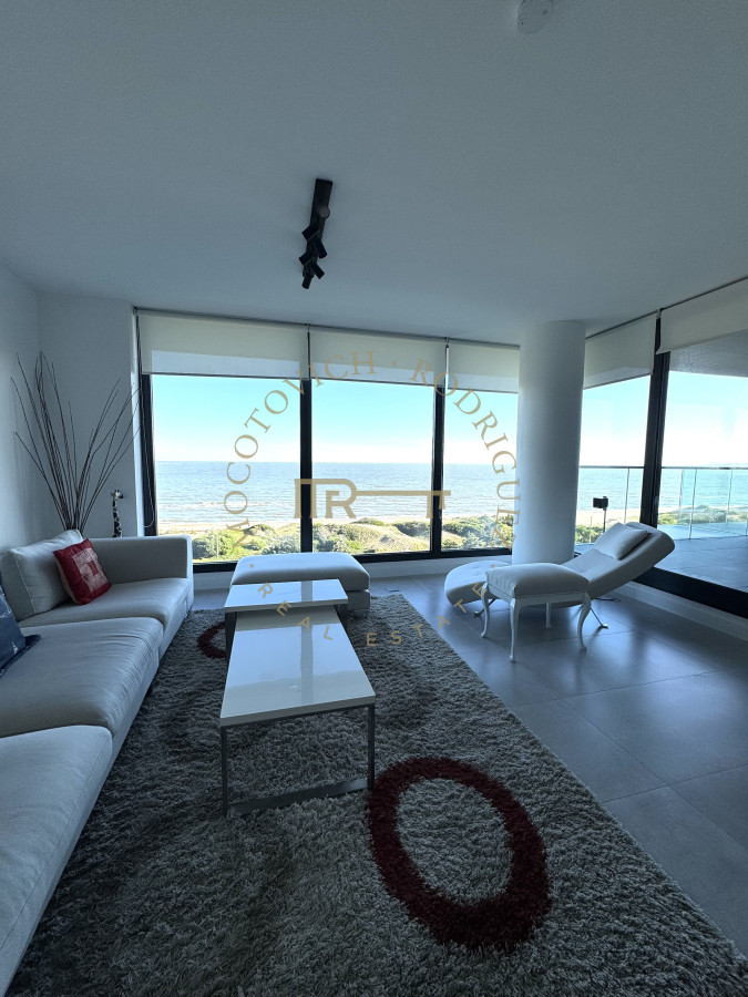 Apartamento ID.278 - Apartamento en venta 2 dormitorios Playa Mansa vista - Venetian - a estrenar - frente al mar- lujo