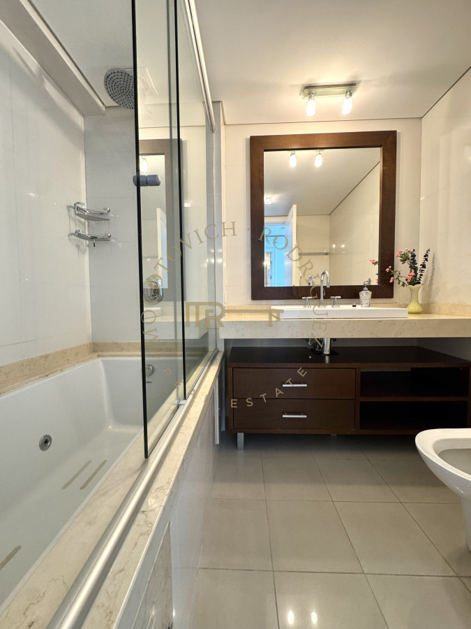 Apartamento ID.3238 - Alquiler temporal  2 domitorios y dep. de servicio. Aquarela Punta del Este. 2027