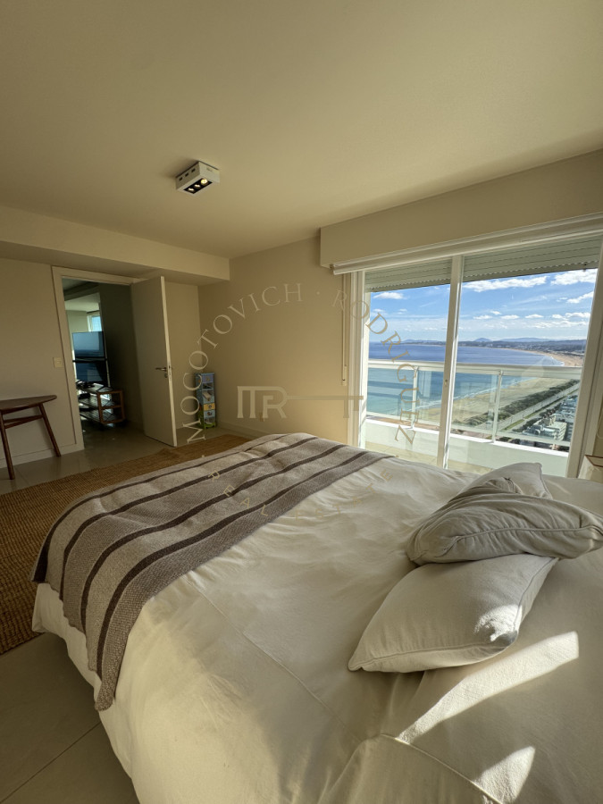 Apartamento ID.7 - Aquarela duplex  4 dormitorios en venta. Playa Mansa. Punta del Este