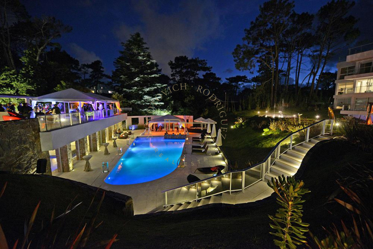 Apartamento ID.610 - Apartamento - venta - 1  dormitorio -   Mansa - piscina - parrillero Punta del Este