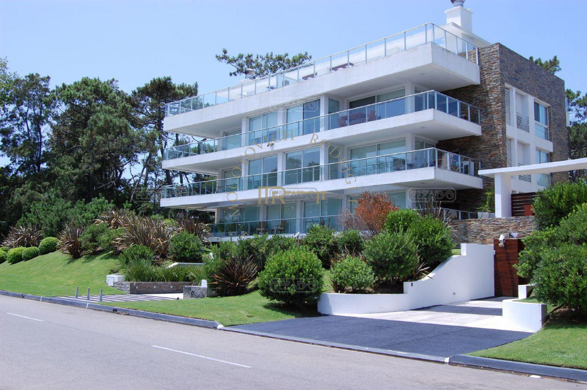 Apartamento ID.610 - Apartamento - venta - 1  dormitorio -   Mansa - piscina - parrillero Punta del Este