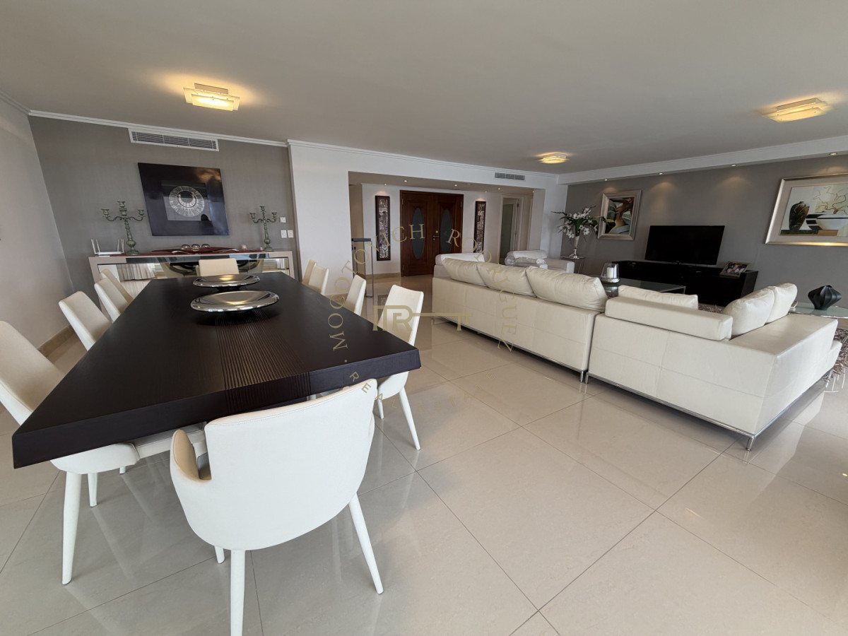 Apartamento ID.4243 - Apartamento de 4 dormitorios más dep. de servicio con vista al puerto de Punta del Este 