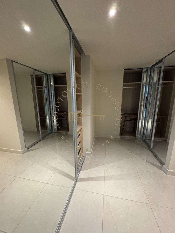 Apartamento ID.7 - Aquarela duplex  4 dormitorios en venta. Playa Mansa. Punta del Este
