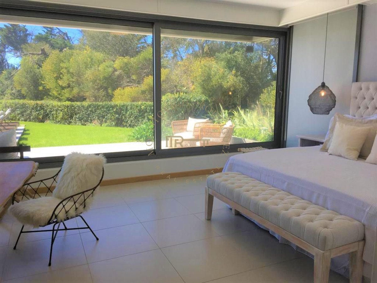 Apartamento ID.615 - Tiburón Terrazas apartamento en venta 4 dormitorios. Piscina y jardín exclusivo  Playa Brava venta y alquiler