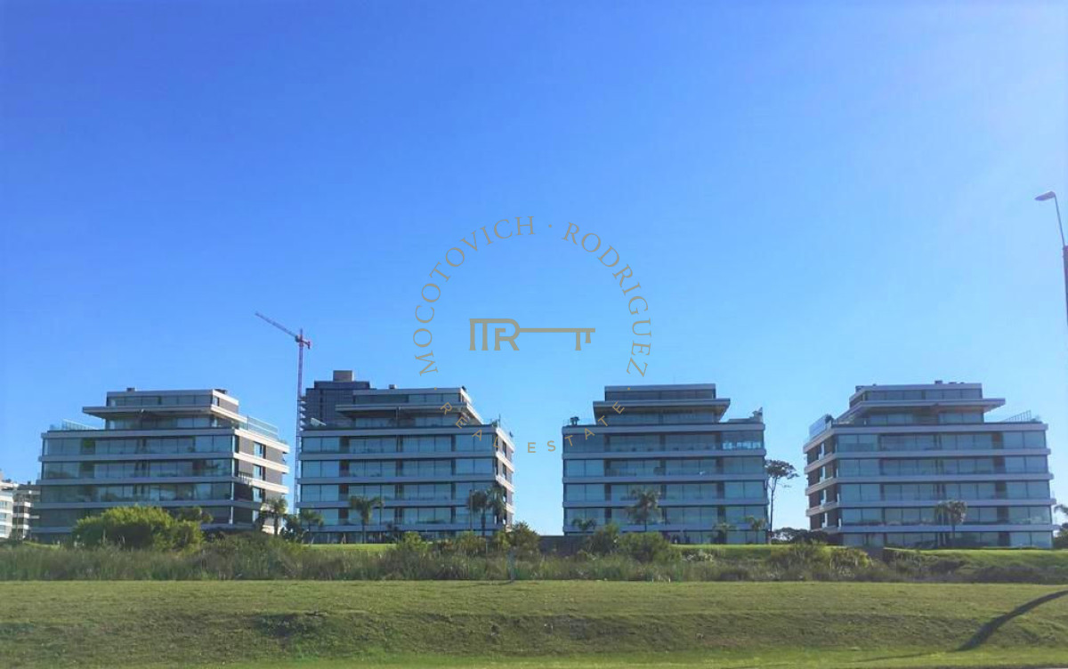 Apartamento ID.615 - Tiburón Terrazas apartamento en venta 4 dormitorios. Piscina y jardín exclusivo  Playa Brava venta y alquiler