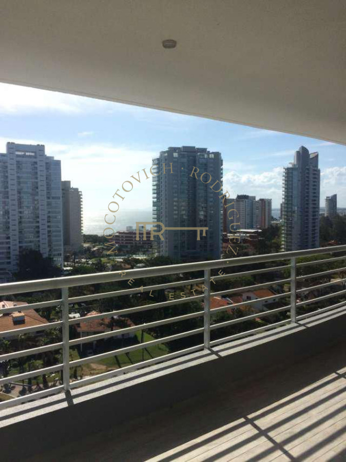 Apartamento ID.61 - Apartamento de 3 dormitorios en alquiler anual. Punta del Este