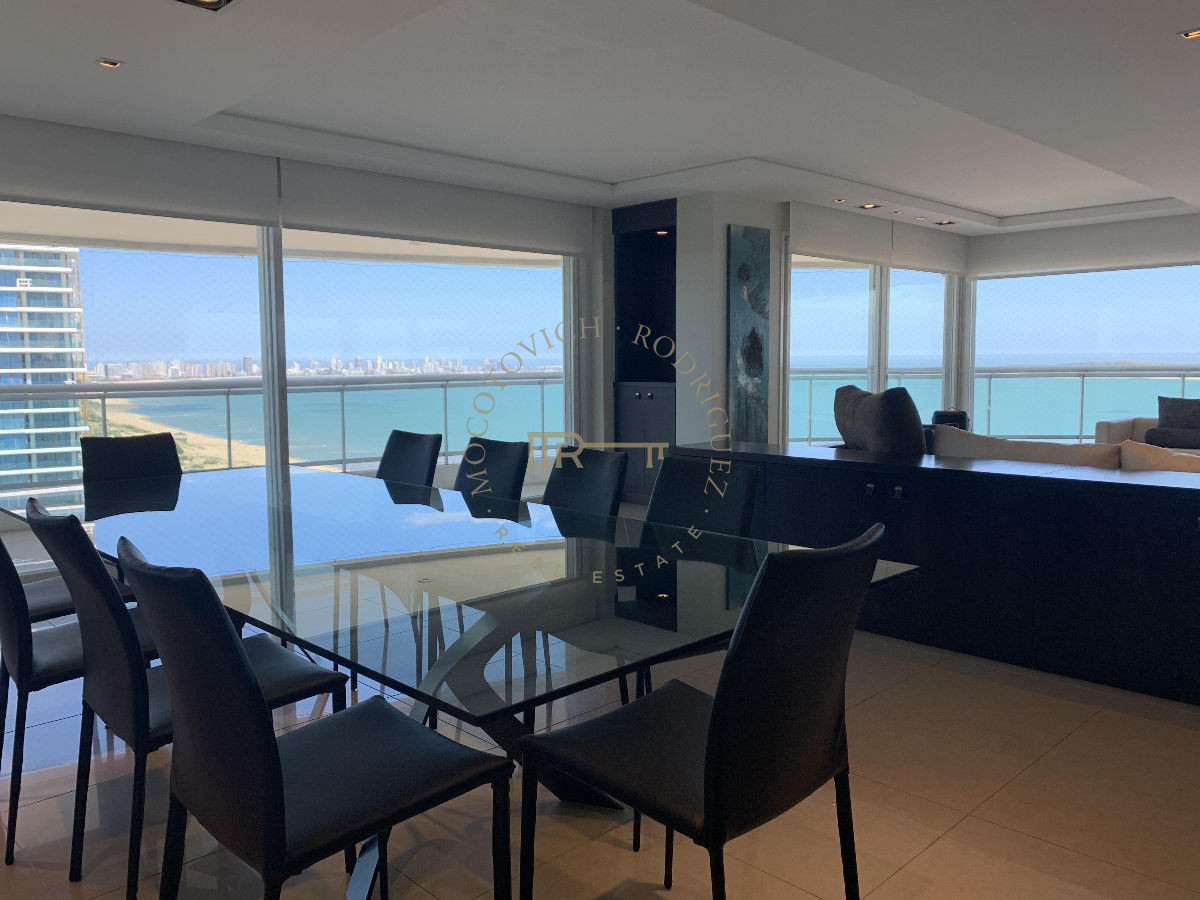 Apartamento ID.644 - Aquarela en venta. Apartamento 4 dormitorios vista al mar piscina   Mansa Punta del Este.-
