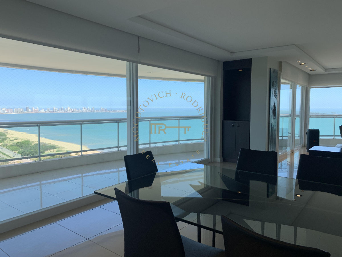 Apartamento ID.644 - Aquarela en venta. Apartamento 4 dormitorios vista al mar piscina   Mansa Punta del Este.-
