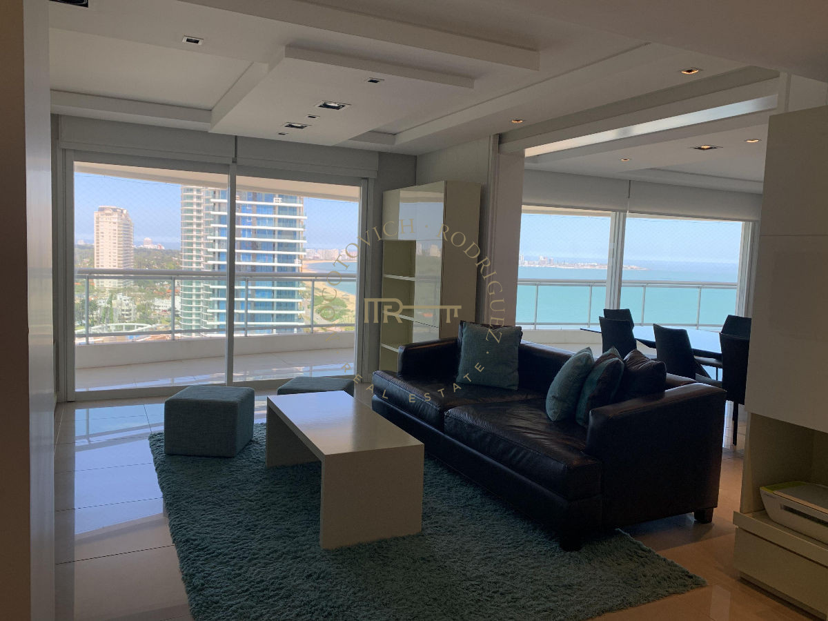 Apartamento ID.644 - Aquarela en venta. Apartamento 4 dormitorios vista al mar piscina   Mansa Punta del Este.-