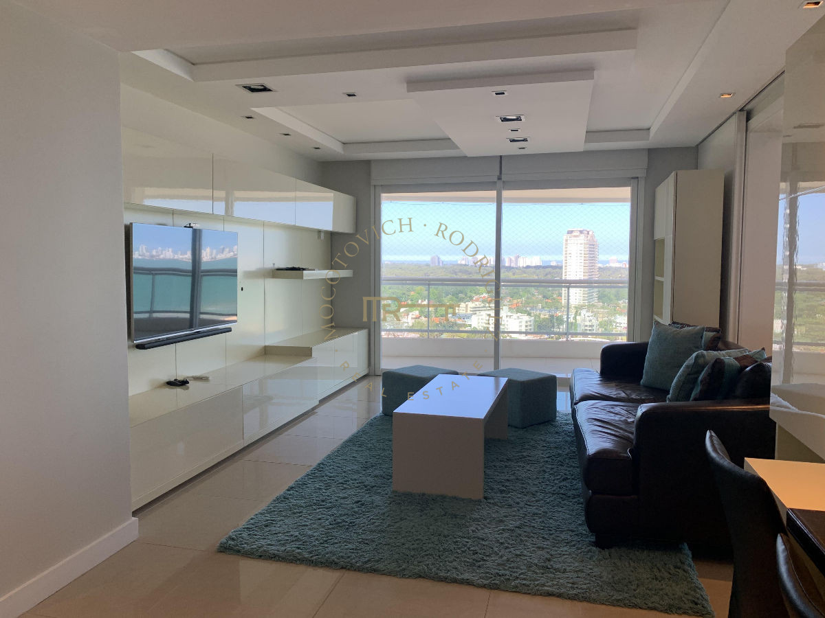 Apartamento ID.644 - Aquarela en venta. Apartamento 4 dormitorios vista al mar piscina   Mansa Punta del Este.-