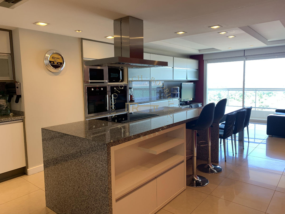 Apartamento ID.644 - Aquarela en venta. Apartamento 4 dormitorios vista al mar piscina   Mansa Punta del Este.-