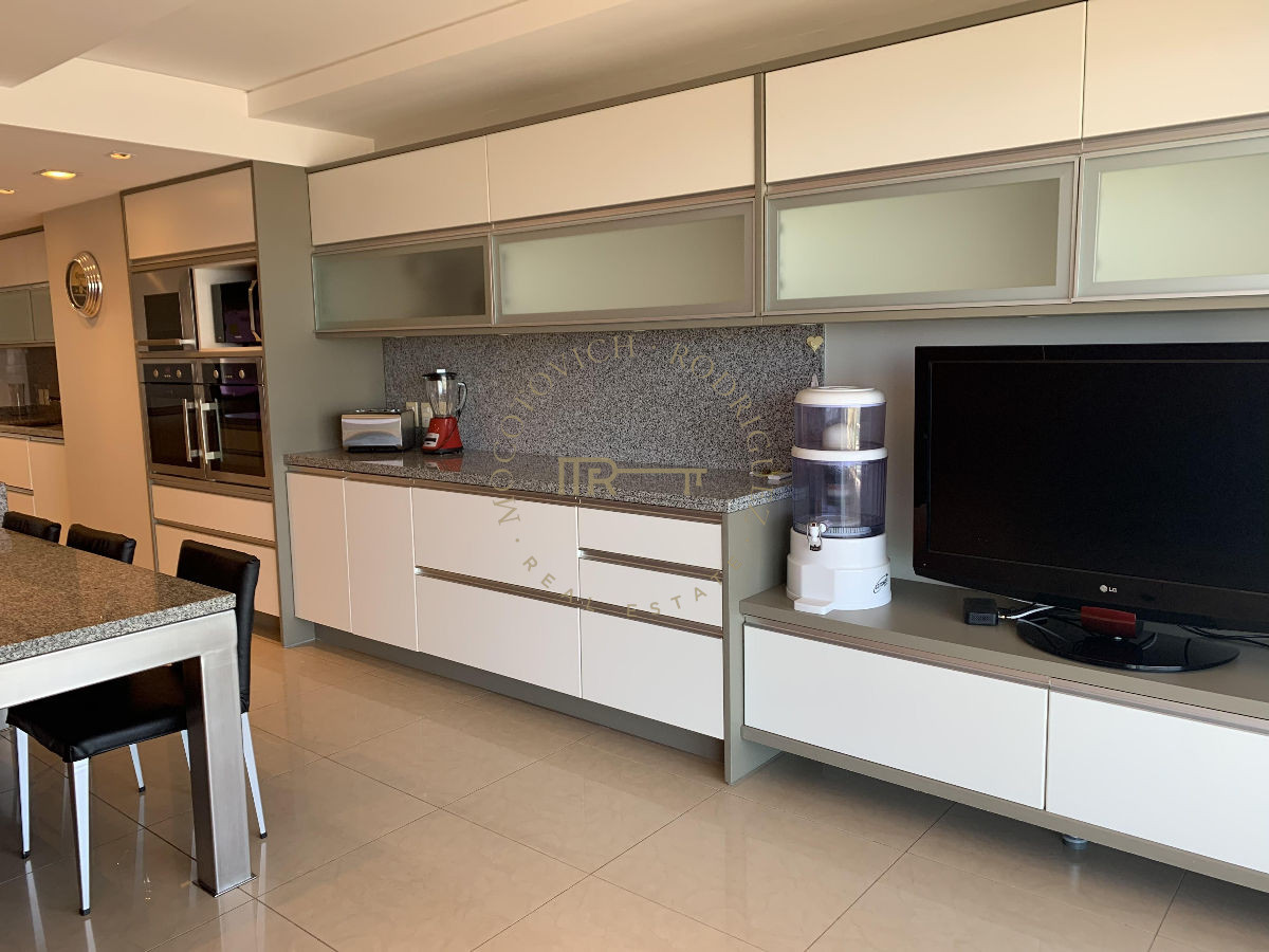 Apartamento ID.644 - Aquarela en venta. Apartamento 4 dormitorios vista al mar piscina   Mansa Punta del Este.-