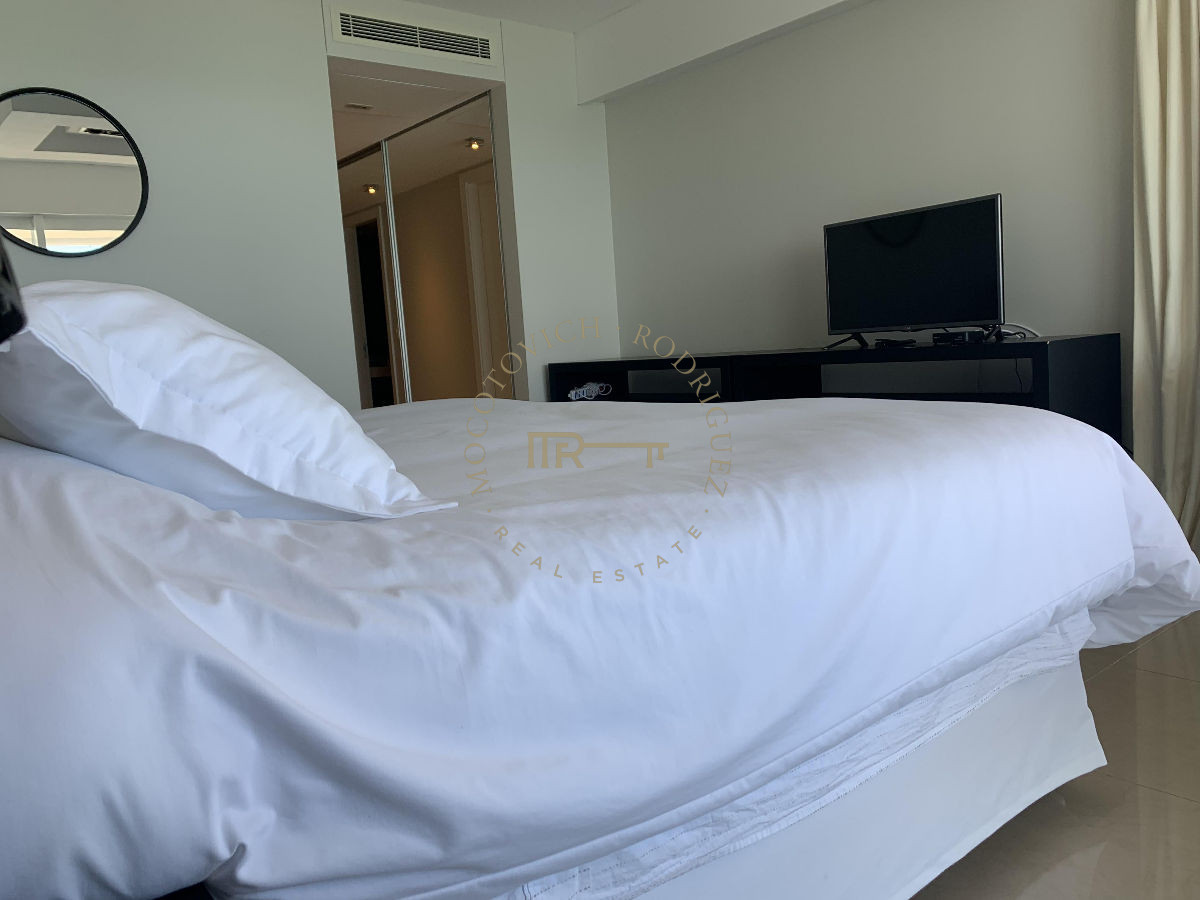 Apartamento ID.644 - Aquarela en venta. Apartamento 4 dormitorios vista al mar piscina   Mansa Punta del Este.-