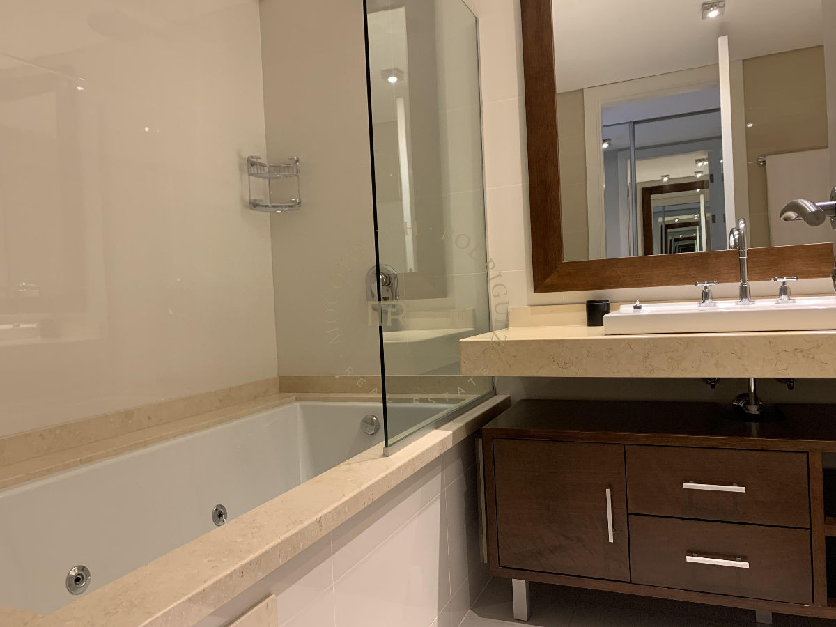 Apartamento ID.644 - Aquarela en venta. Apartamento 4 dormitorios vista al mar piscina   Mansa Punta del Este.-