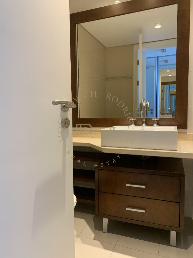 Apartamento ID.644 - Aquarela en venta. Apartamento 4 dormitorios vista al mar piscina   Mansa Punta del Este.-