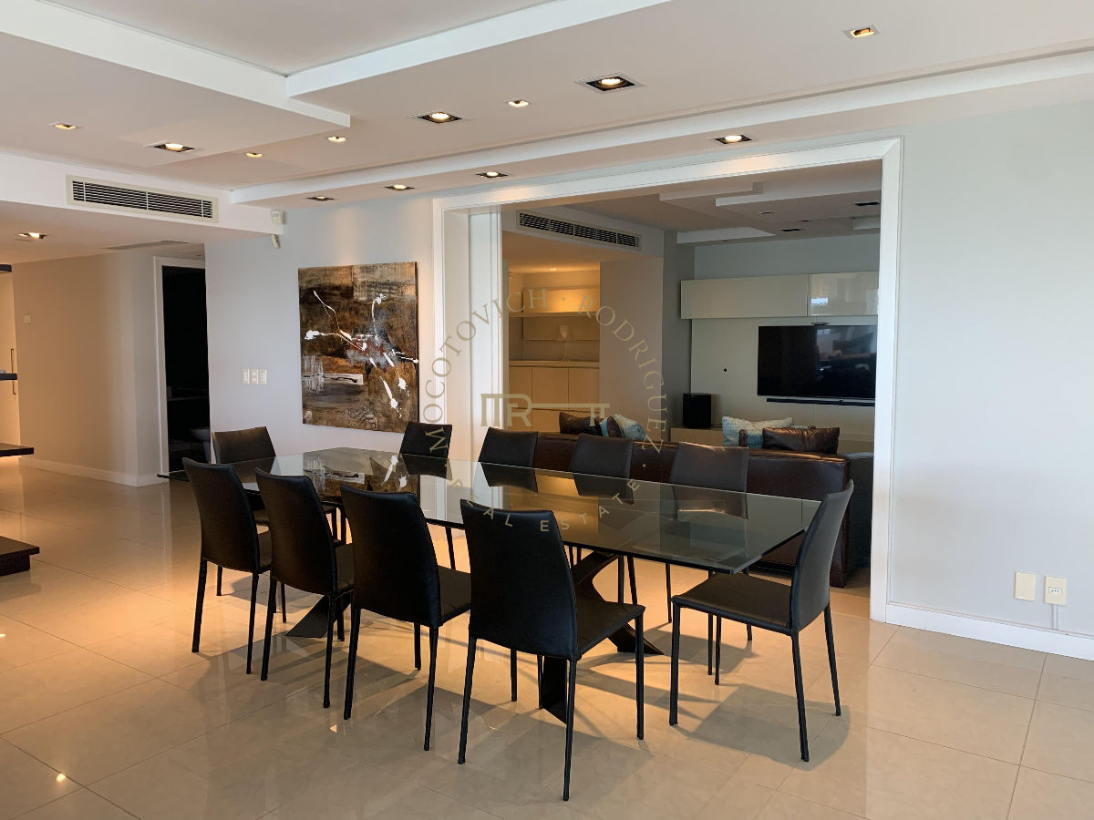 Apartamento ID.644 - Aquarela en venta. Apartamento 4 dormitorios vista al mar piscina   Mansa Punta del Este.-