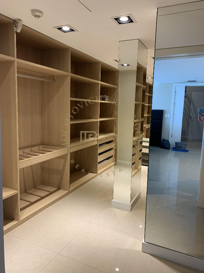 Apartamento ID.644 - Aquarela en venta. Apartamento 4 dormitorios vista al mar piscina   Mansa Punta del Este.-